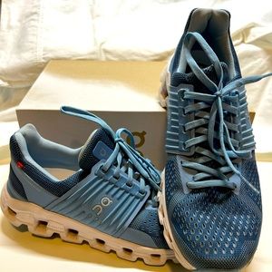 On Cloud Women’s shoes size 9